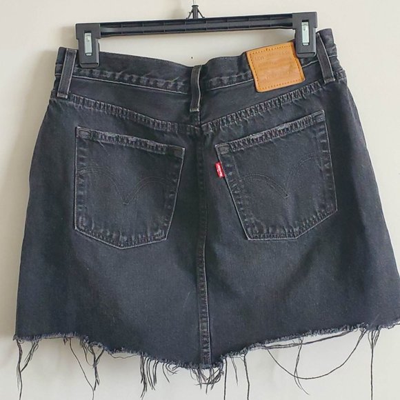 Levi's Jean Skirt 28 inch - Picture 2 of 4